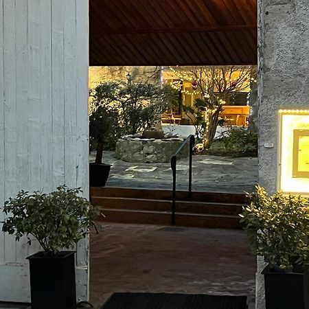 La Cour Carree Hotel Perrier Exterior foto