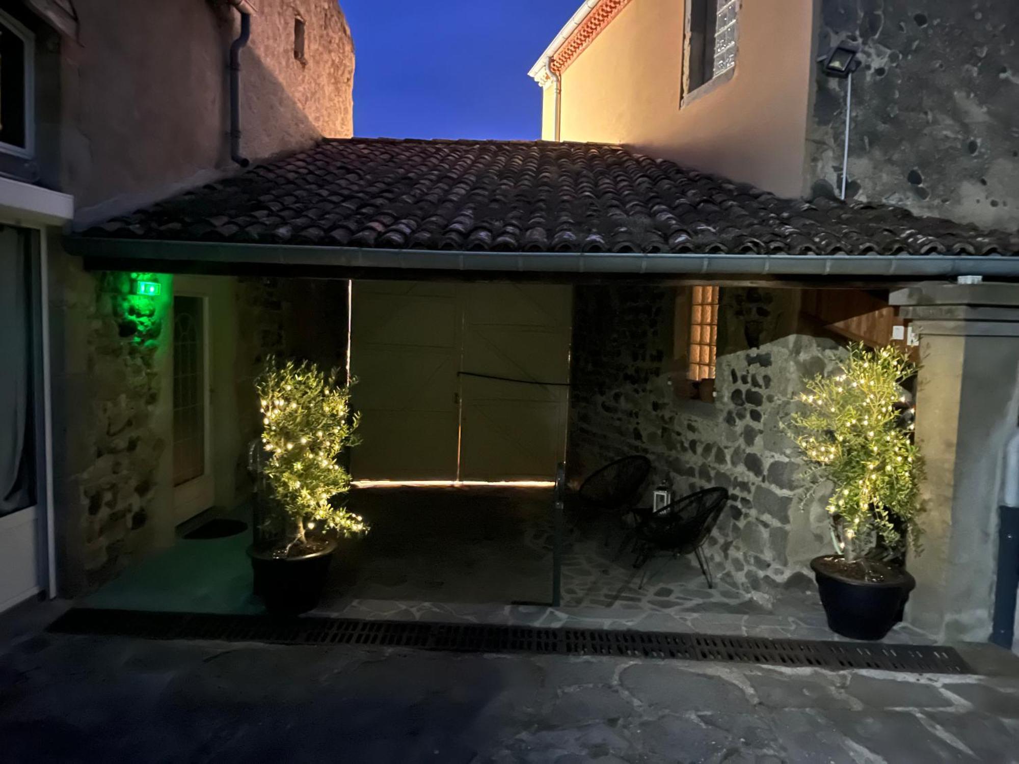 La Cour Carree Hotel Perrier Exterior foto