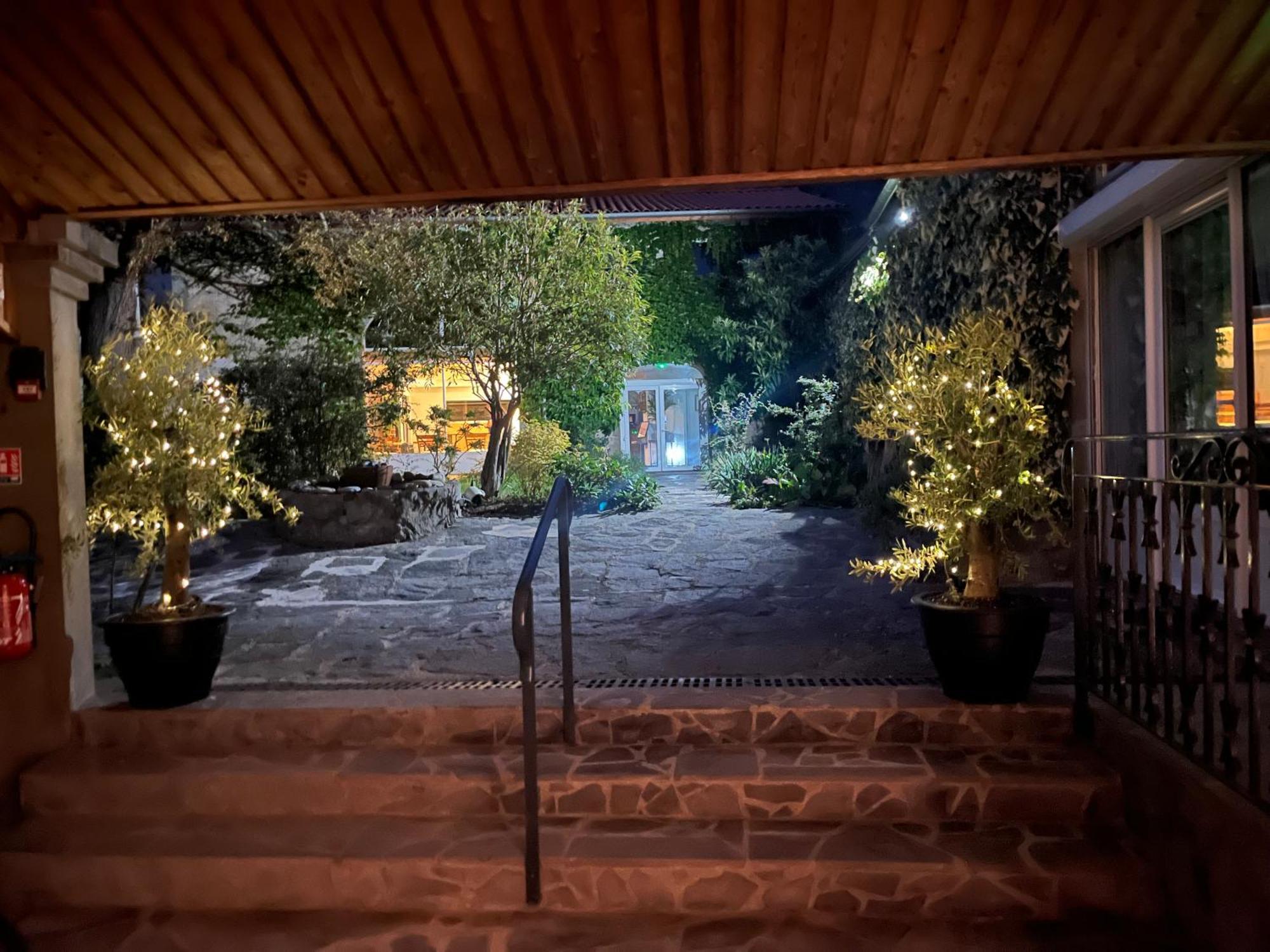 La Cour Carree Hotel Perrier Exterior foto