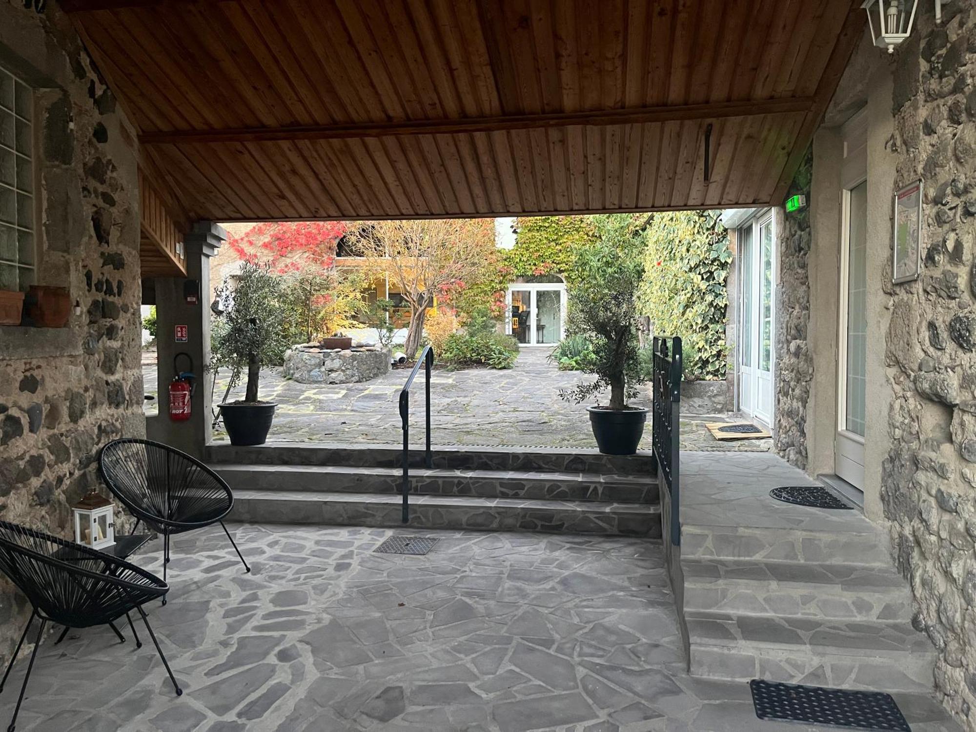 La Cour Carree Hotel Perrier Exterior foto