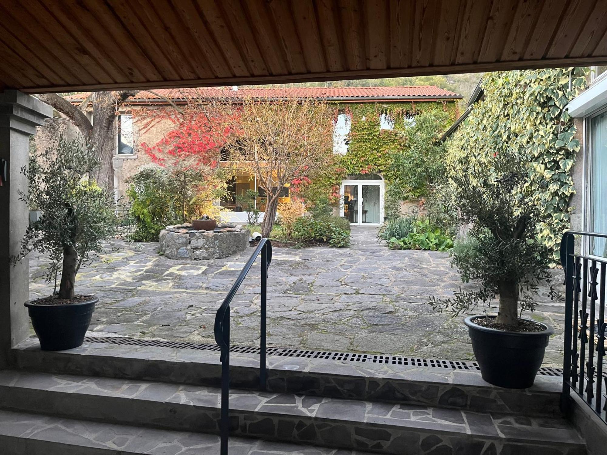 La Cour Carree Hotel Perrier Exterior foto